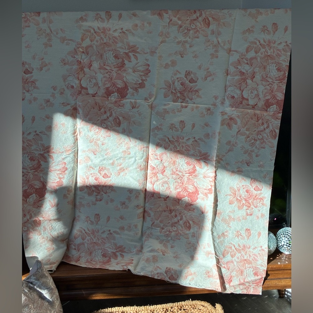 Bennison Roses Linen Fabric & Edgings